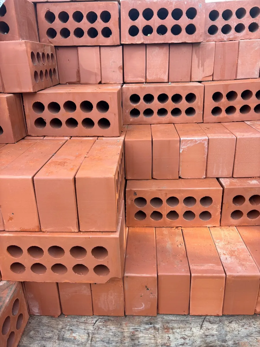 Red bricks - Image 1