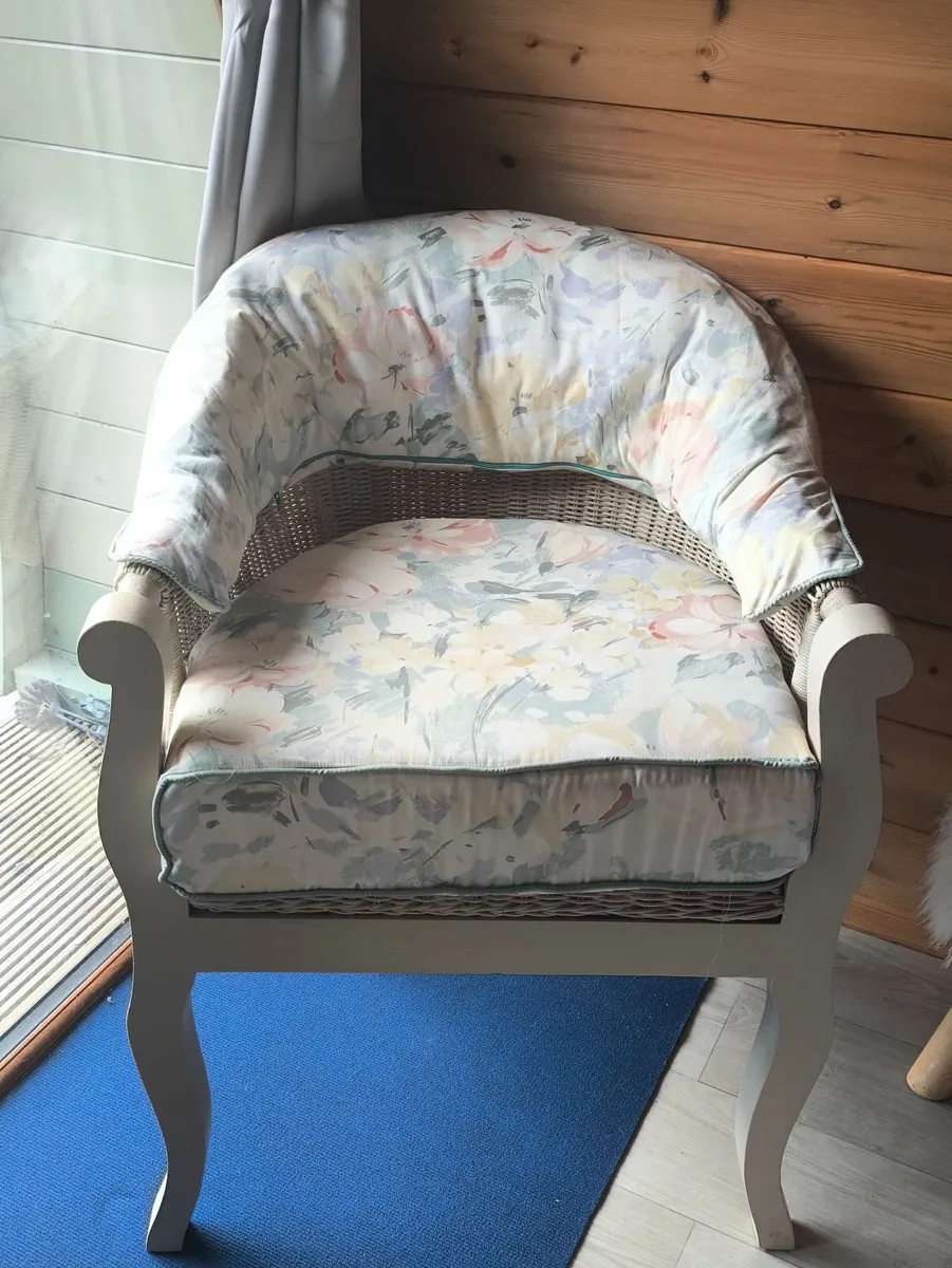 Wickerwork wooden cream easy chair - Image 2