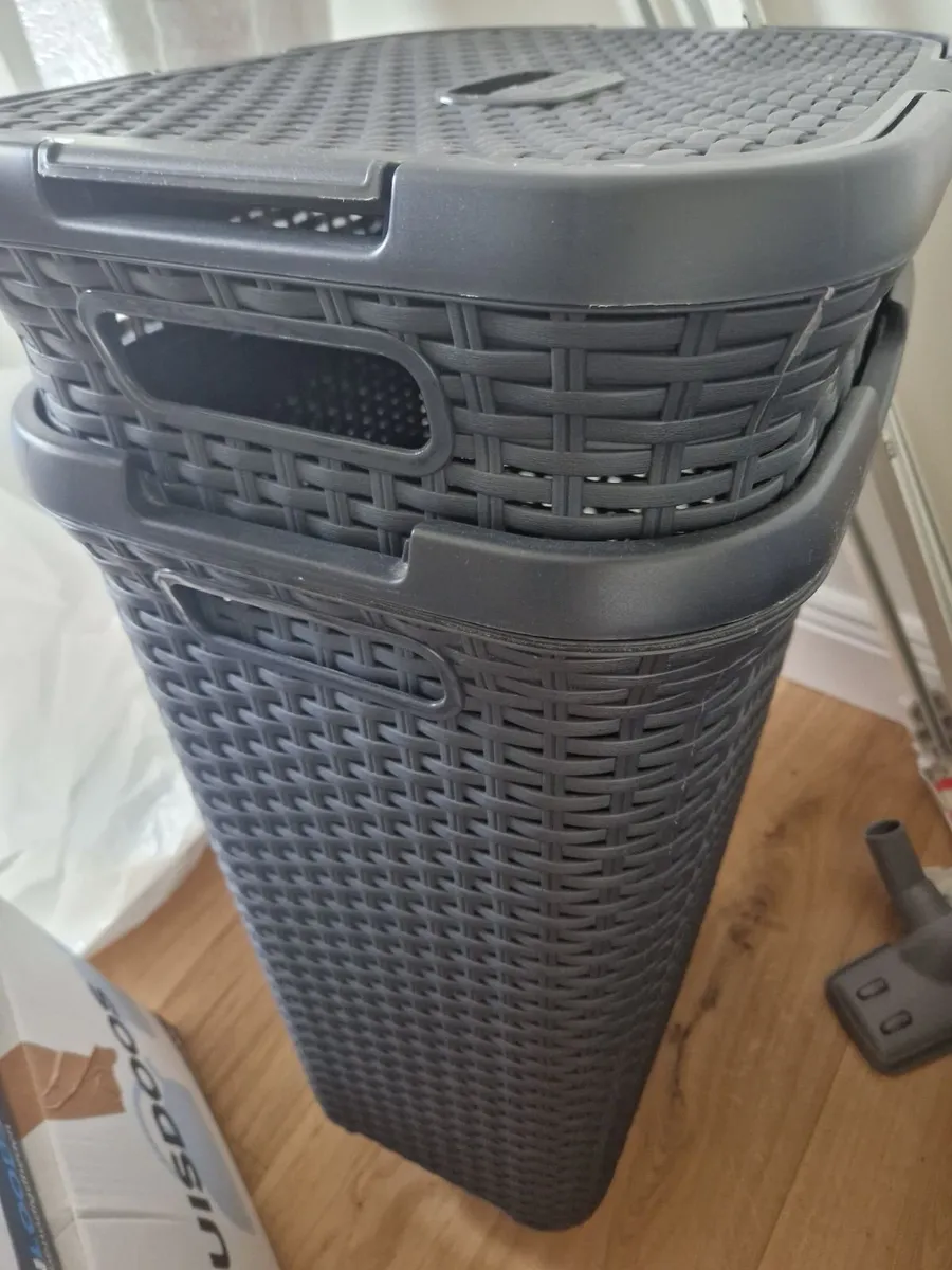 Curver laundry basket (x2) - Image 1