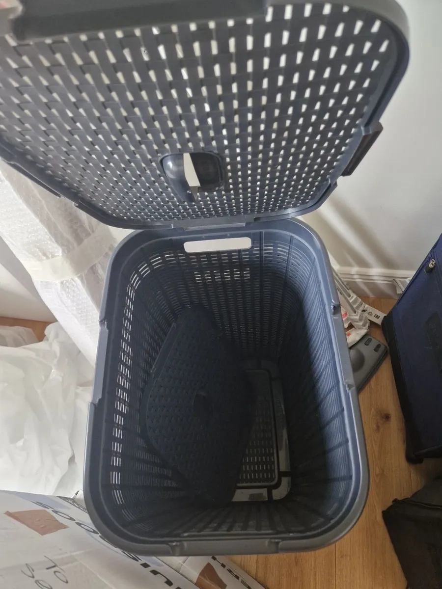 Curver laundry basket (x2) - Image 3
