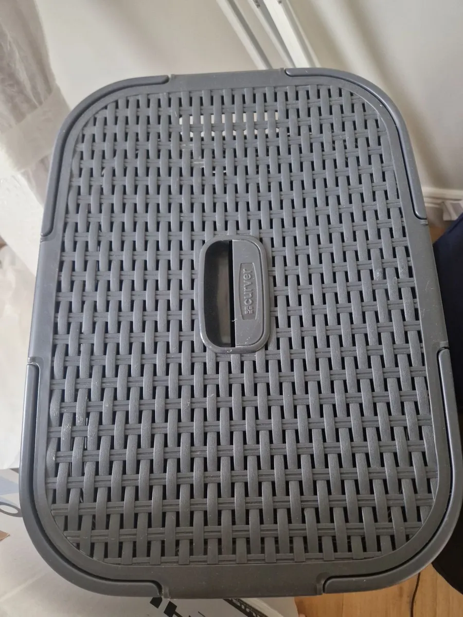 Curver laundry basket (x2) - Image 4