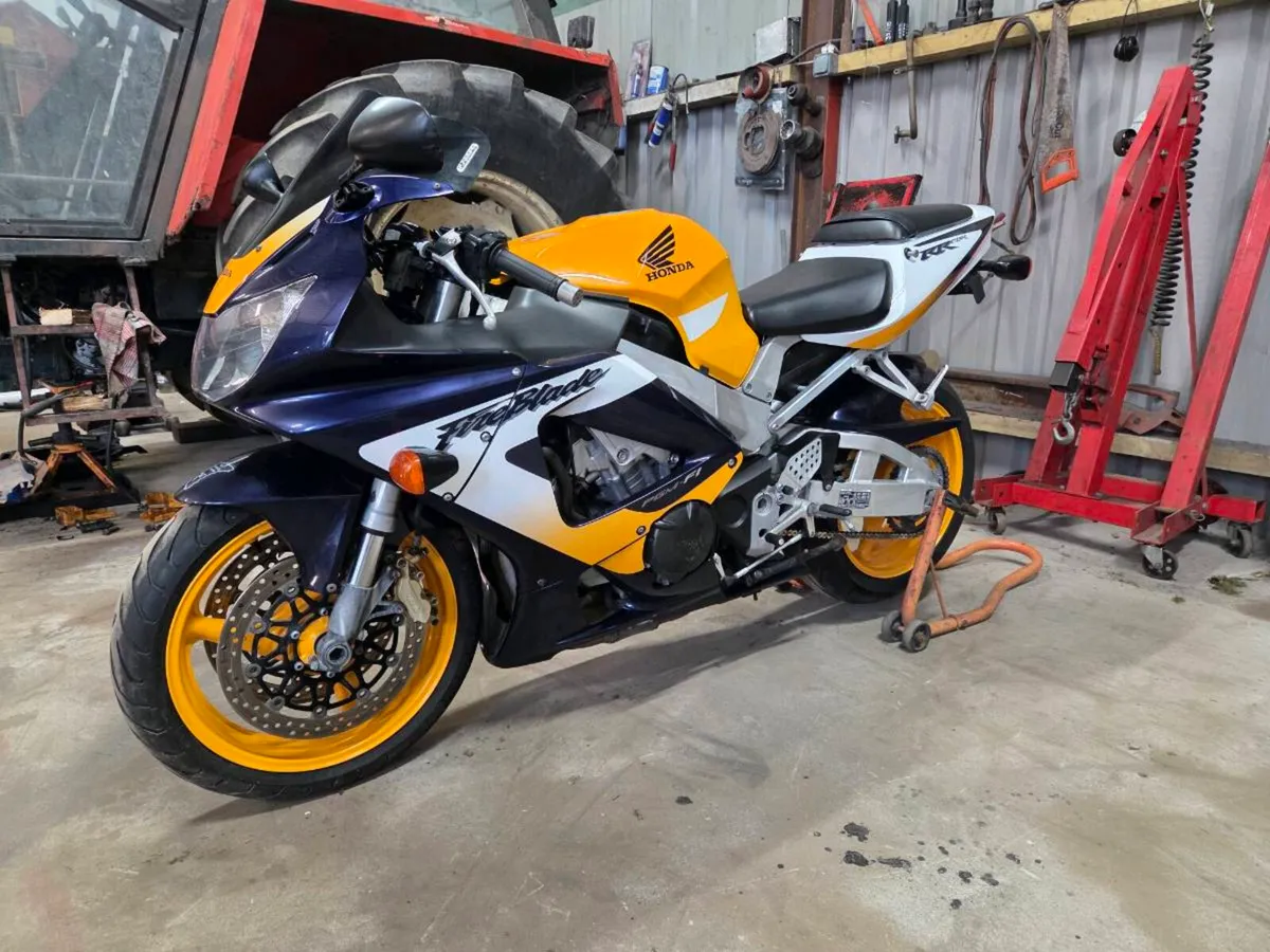 00 Honda fireblade 929 - Image 2