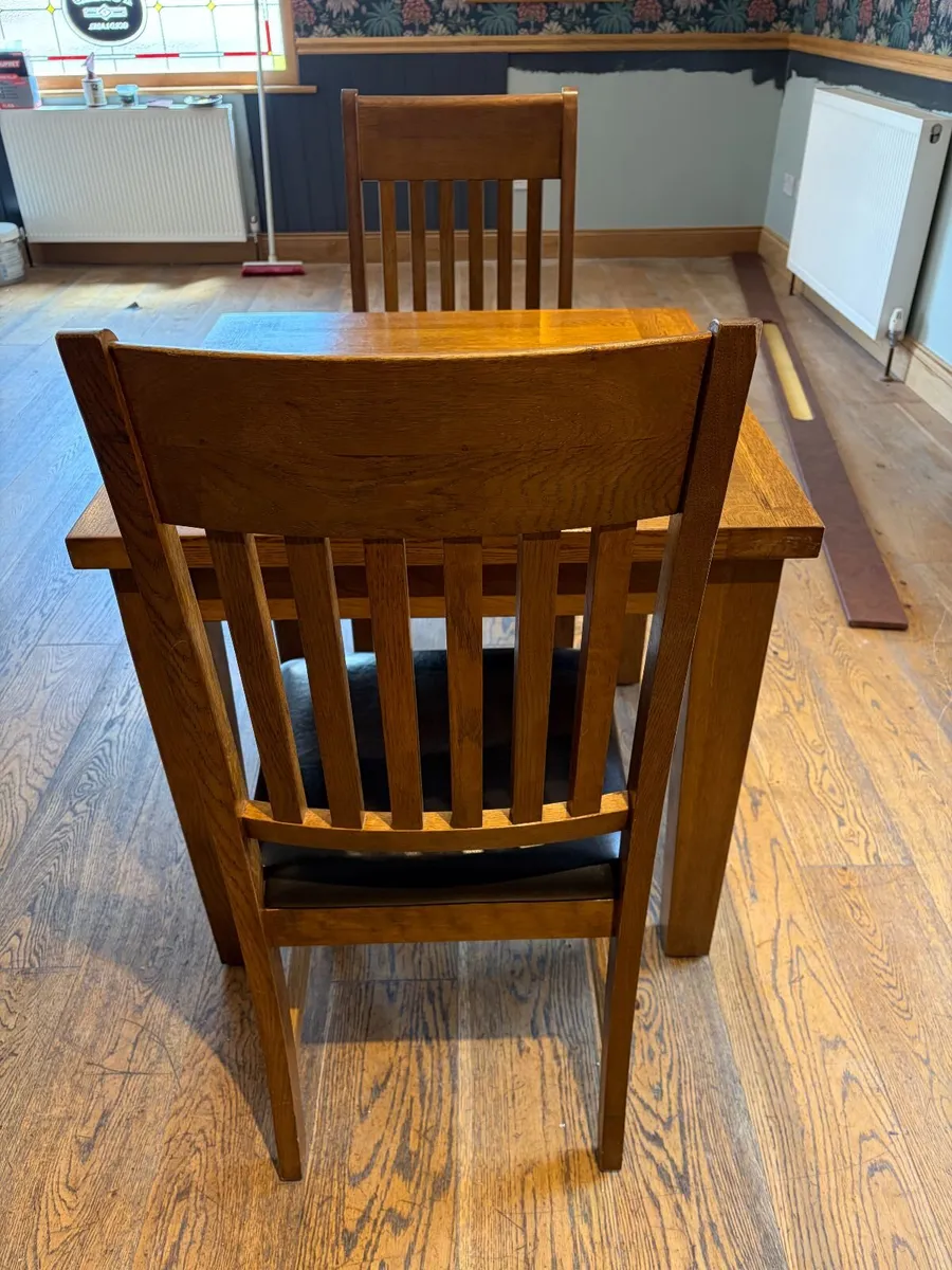 Oak table and 2 chairs - Image 1