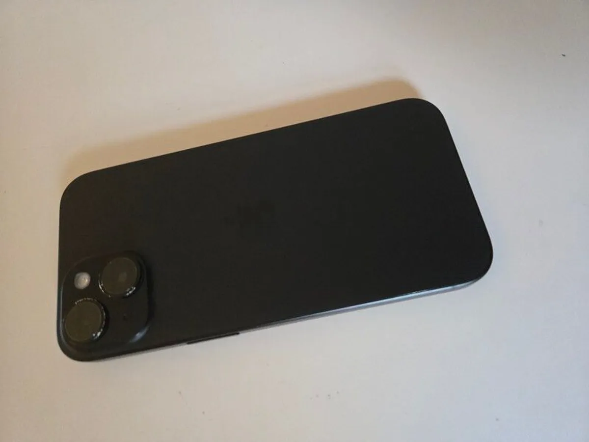 iPhone 15 - Image 3