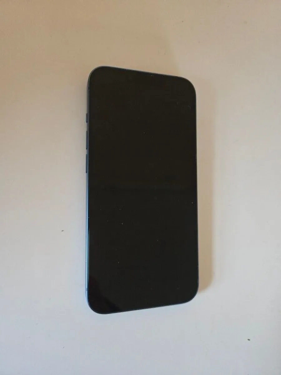 iPhone 15 - Image 1