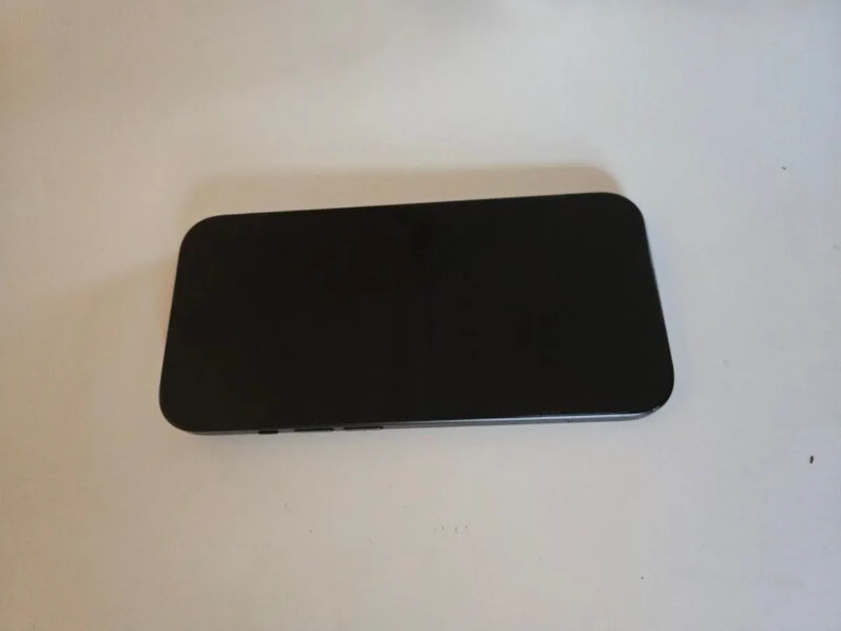 iPhone 15 - Image 2