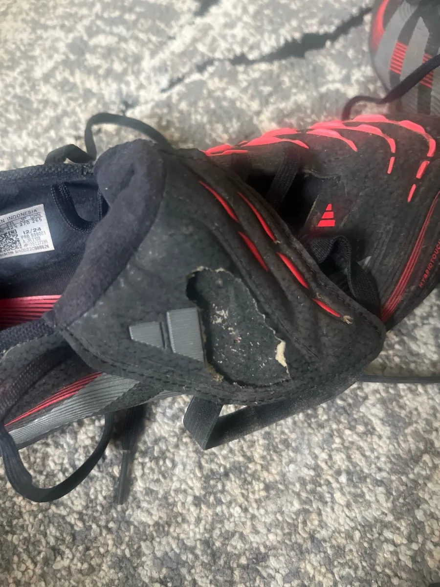 Football  shoes - Image 4