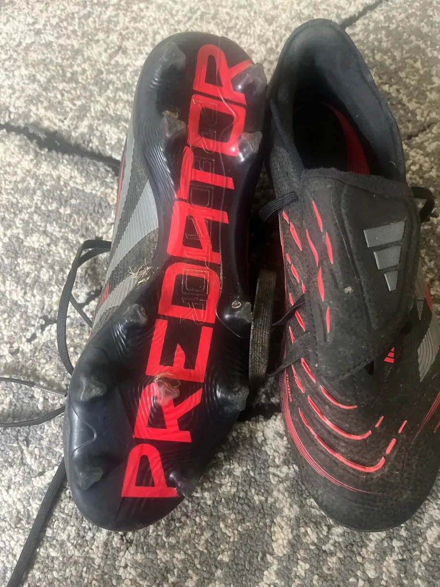 Football  shoes - Image 3