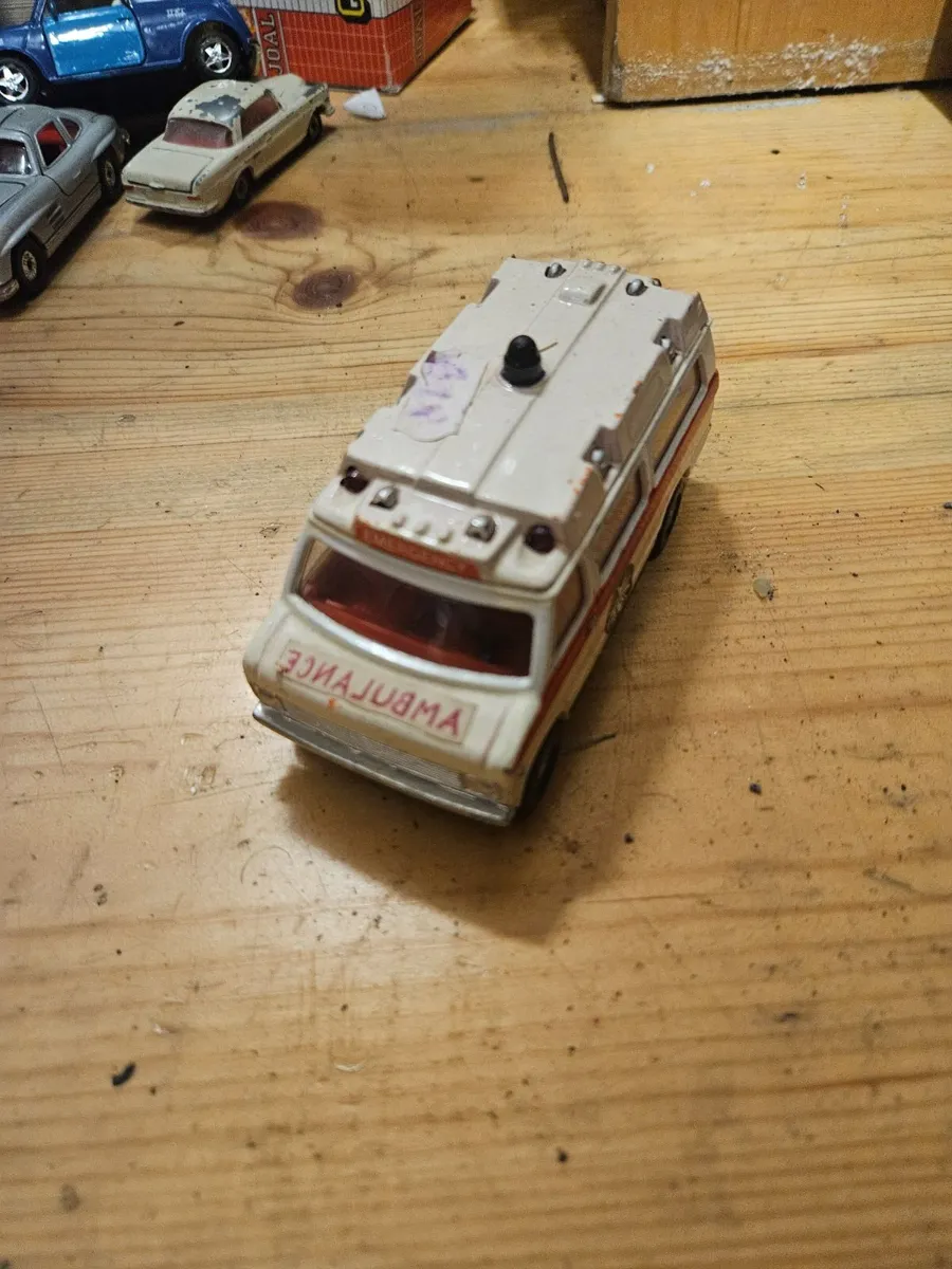 Matchbox Superkings Ambulance - Image 2