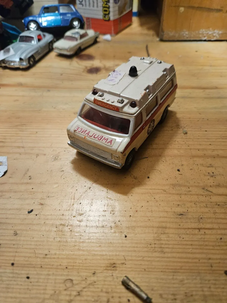 Matchbox Superkings Ambulance - Image 1
