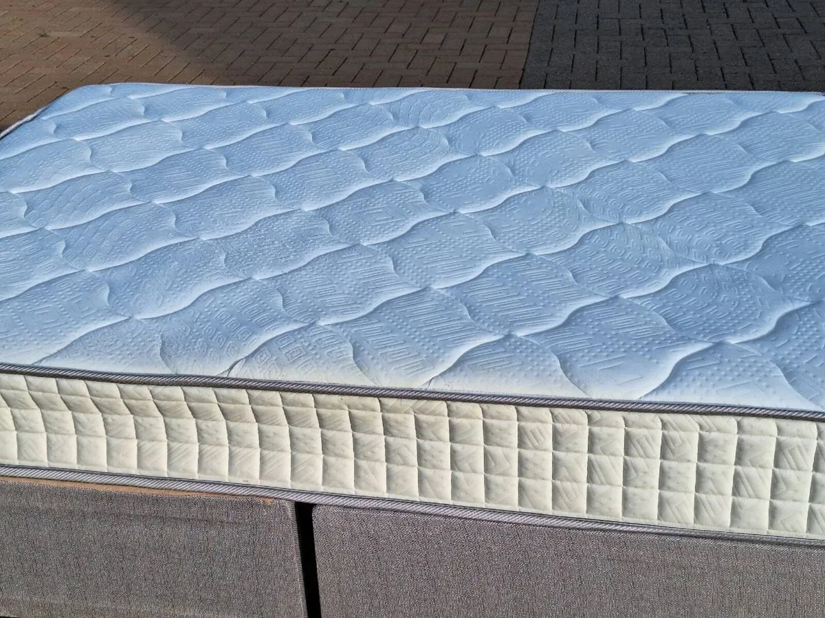 Double bed base and mattress - Image 1