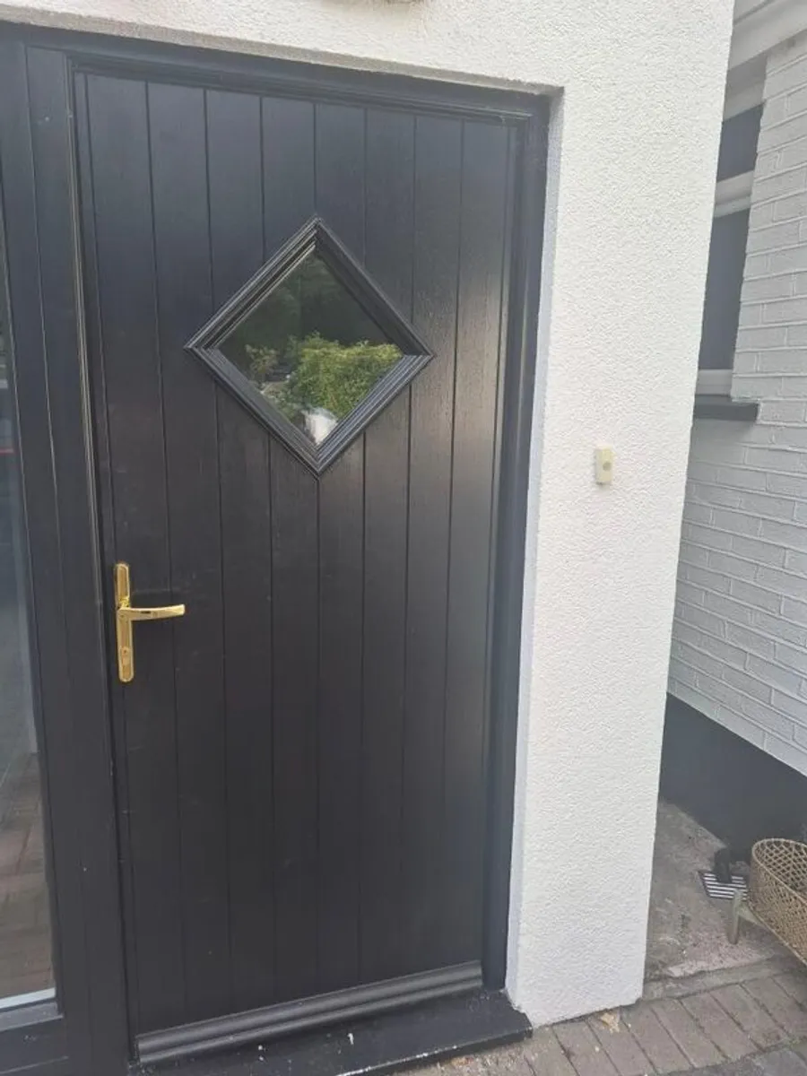 Front door - Image 1