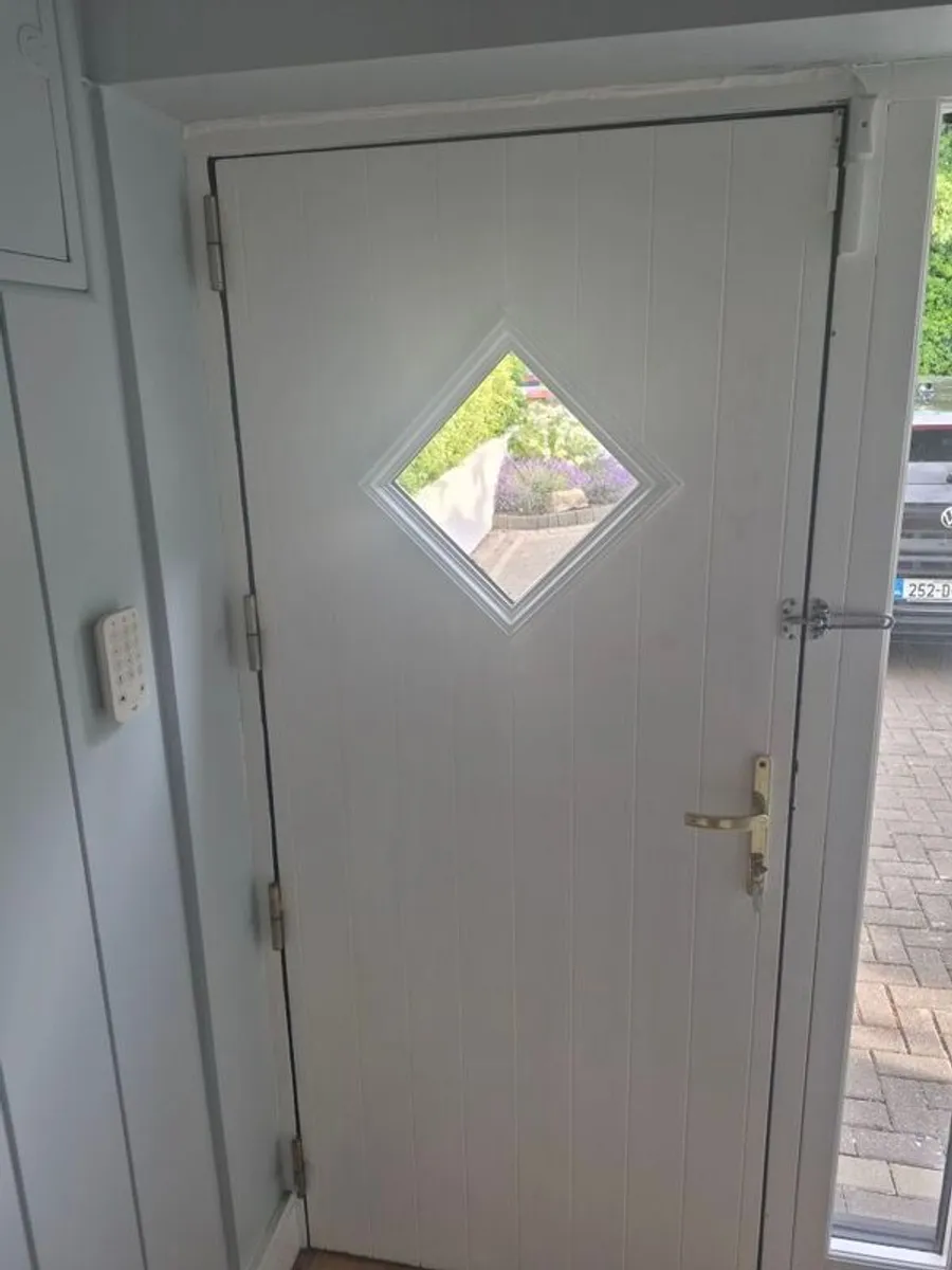 Front door - Image 2