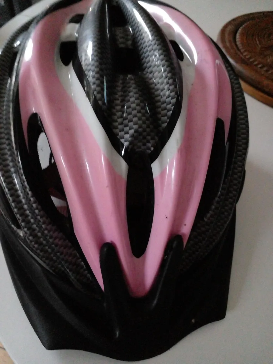 Cycle helmet - Image 1