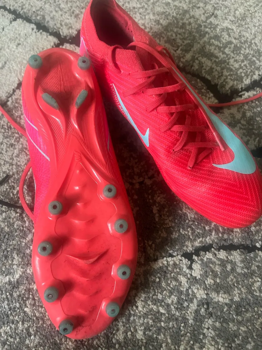 Nike football boots - Image 2
