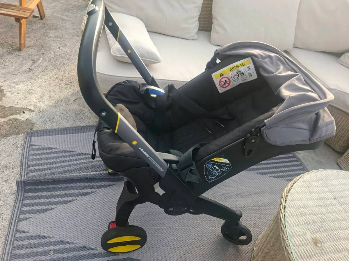 Doona carseat - Image 1
