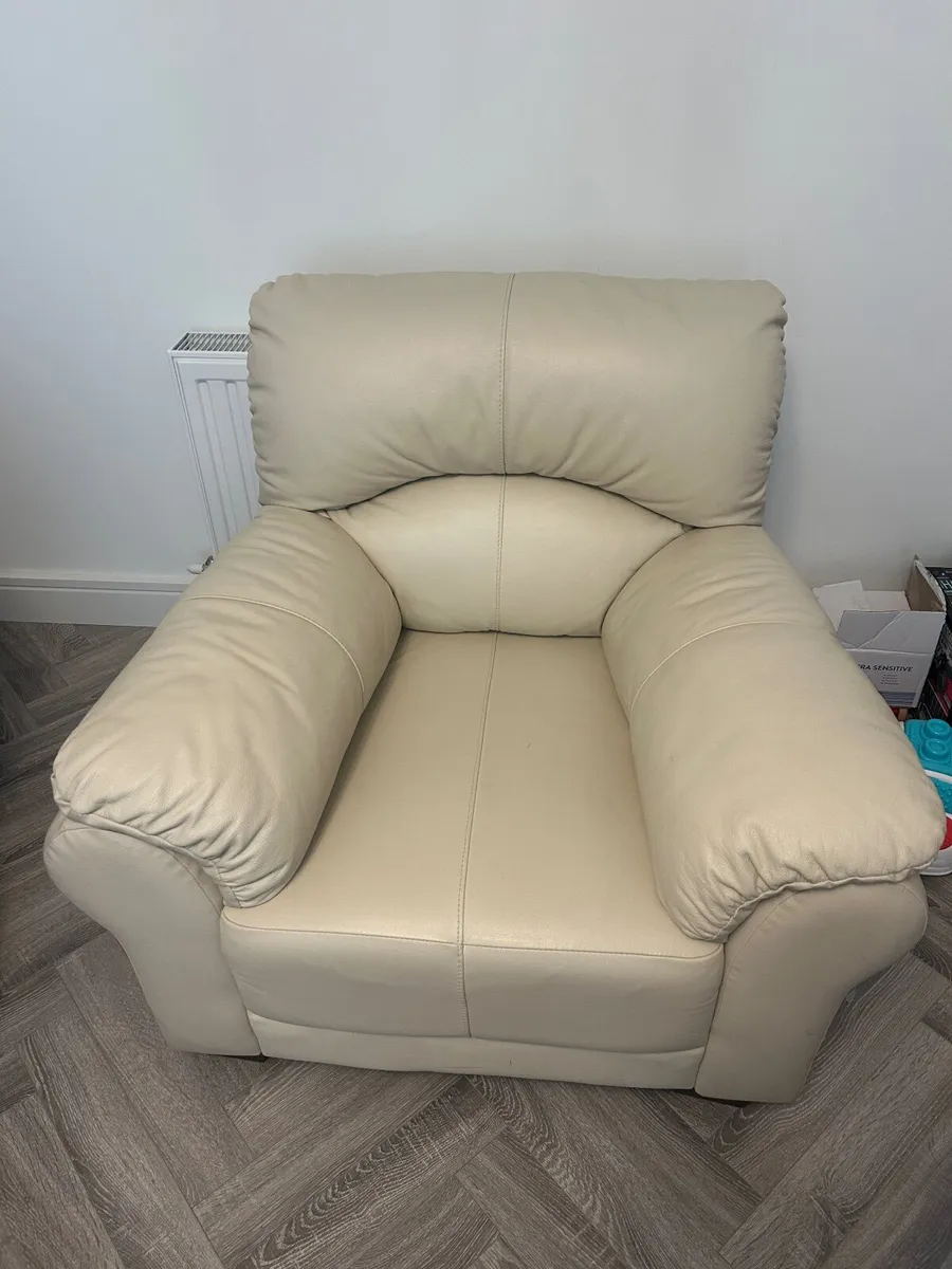 Suite of Furniture - Image 1