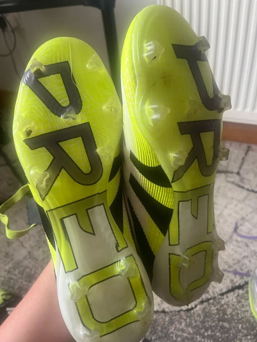 Adidas Predator elite size uk9,5 - Image 1