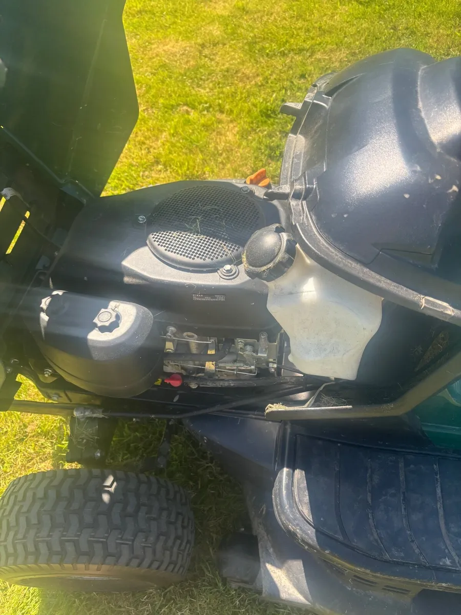 Ride on lawn mower - Image 4