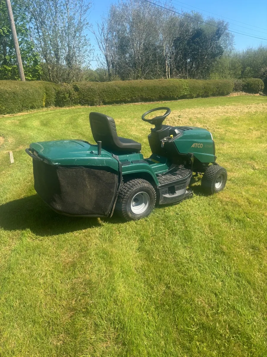 Ride on lawn mower - Image 1
