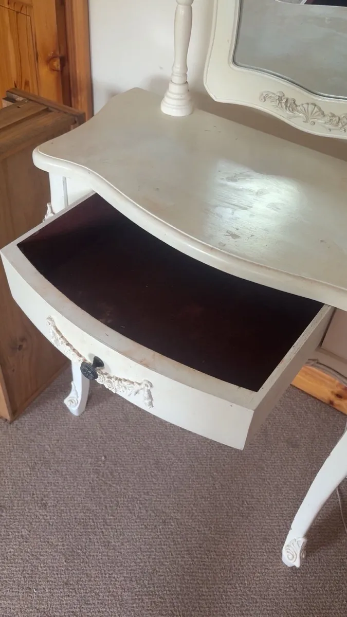 Antique vanity table and mirror - Image 2
