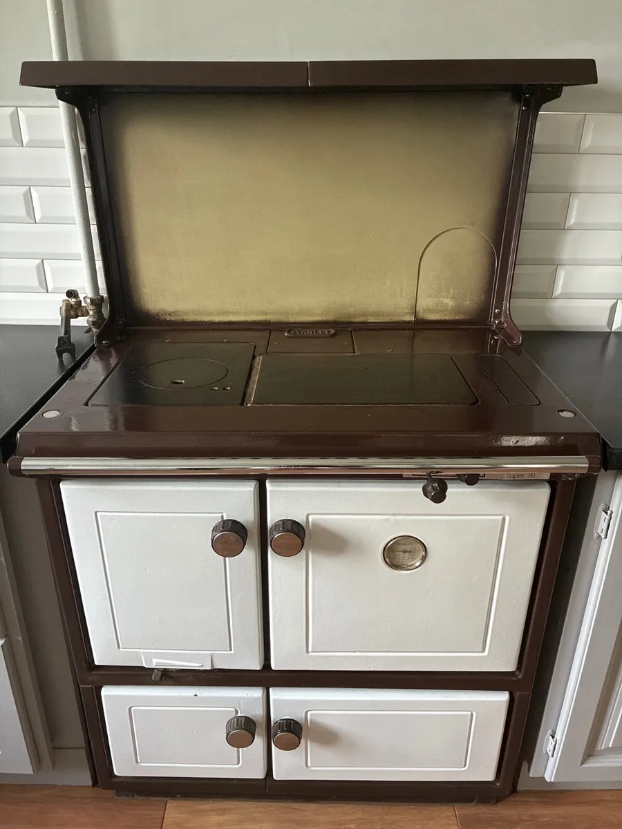 Stanley Super 90 solid fuel range - Image 1