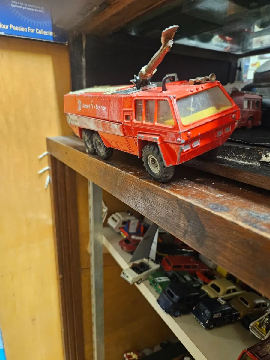 Corgi 1970's Airport Fire Engine - Image 1