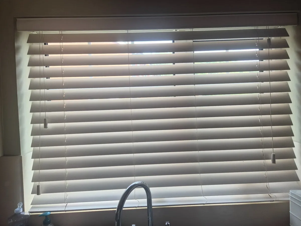 Wooden Venetian Blind,   creamy white - Image 3