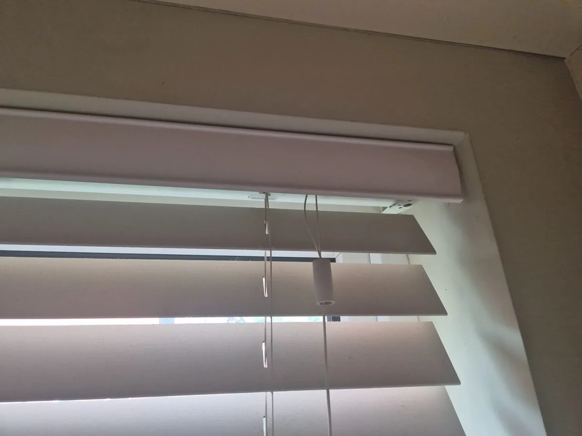 Wooden Venetian Blind,   creamy white - Image 1