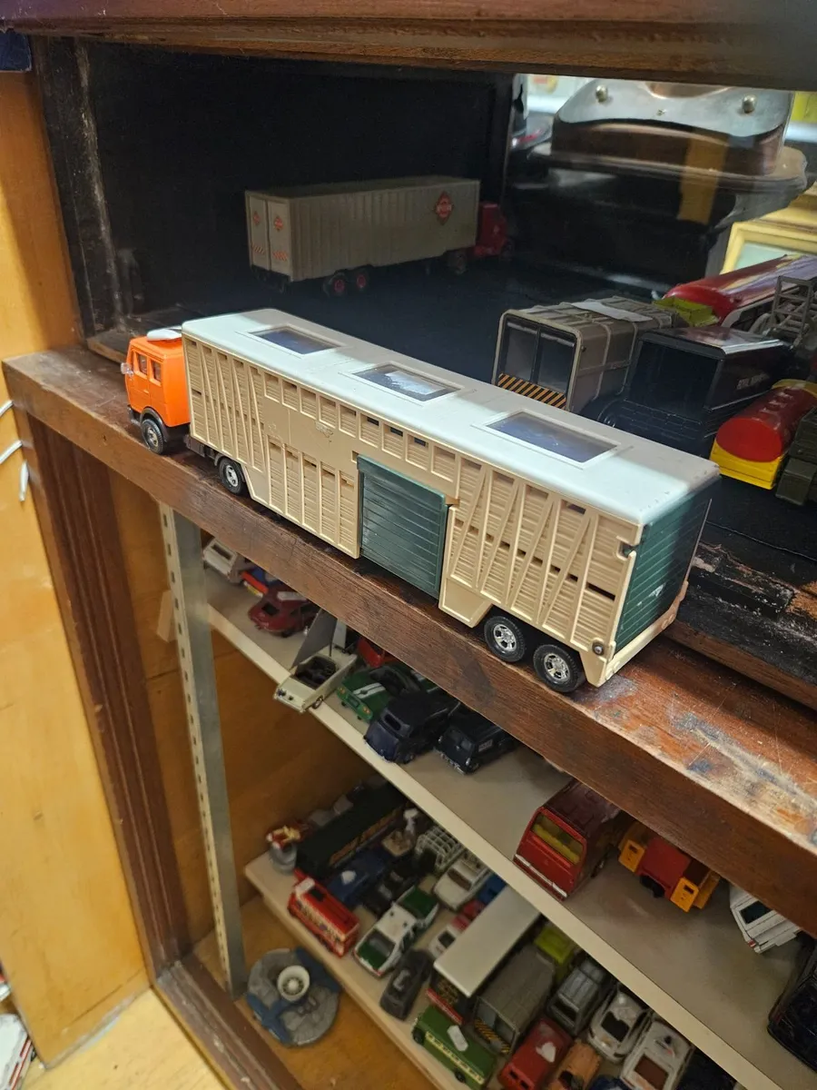 Matchbox Superkings Mercedes Horse Box - Image 1