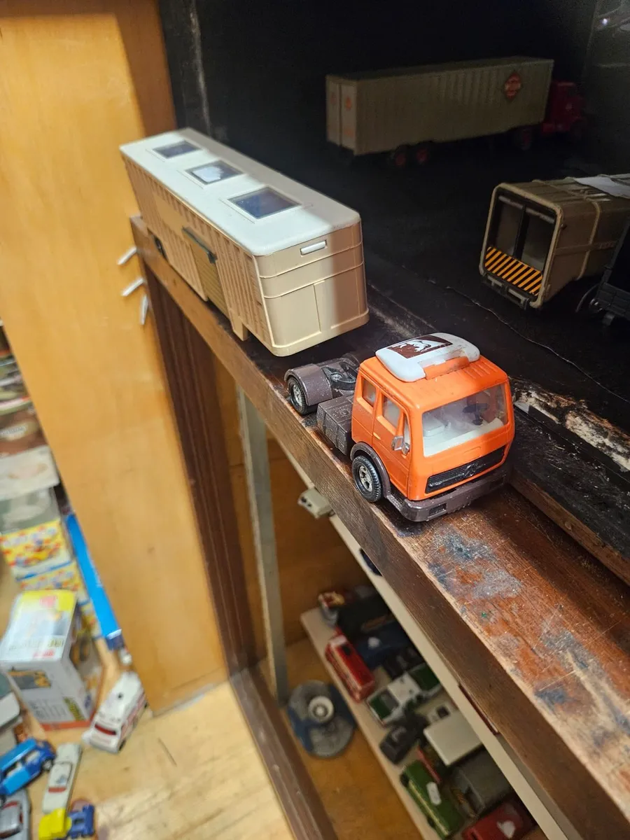 Matchbox Superkings Mercedes Horse Box - Image 2