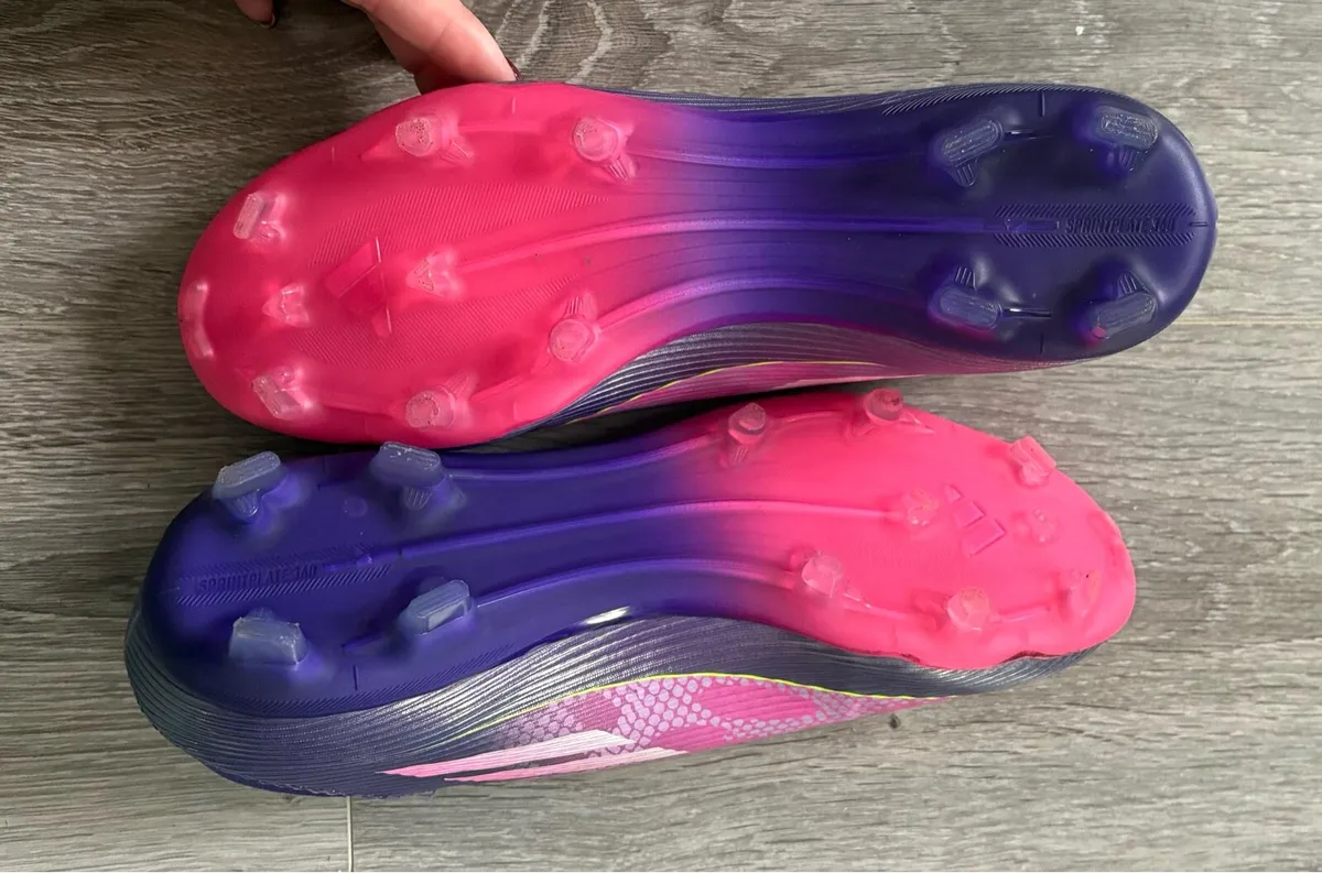 Adidas laceless boots - Image 2
