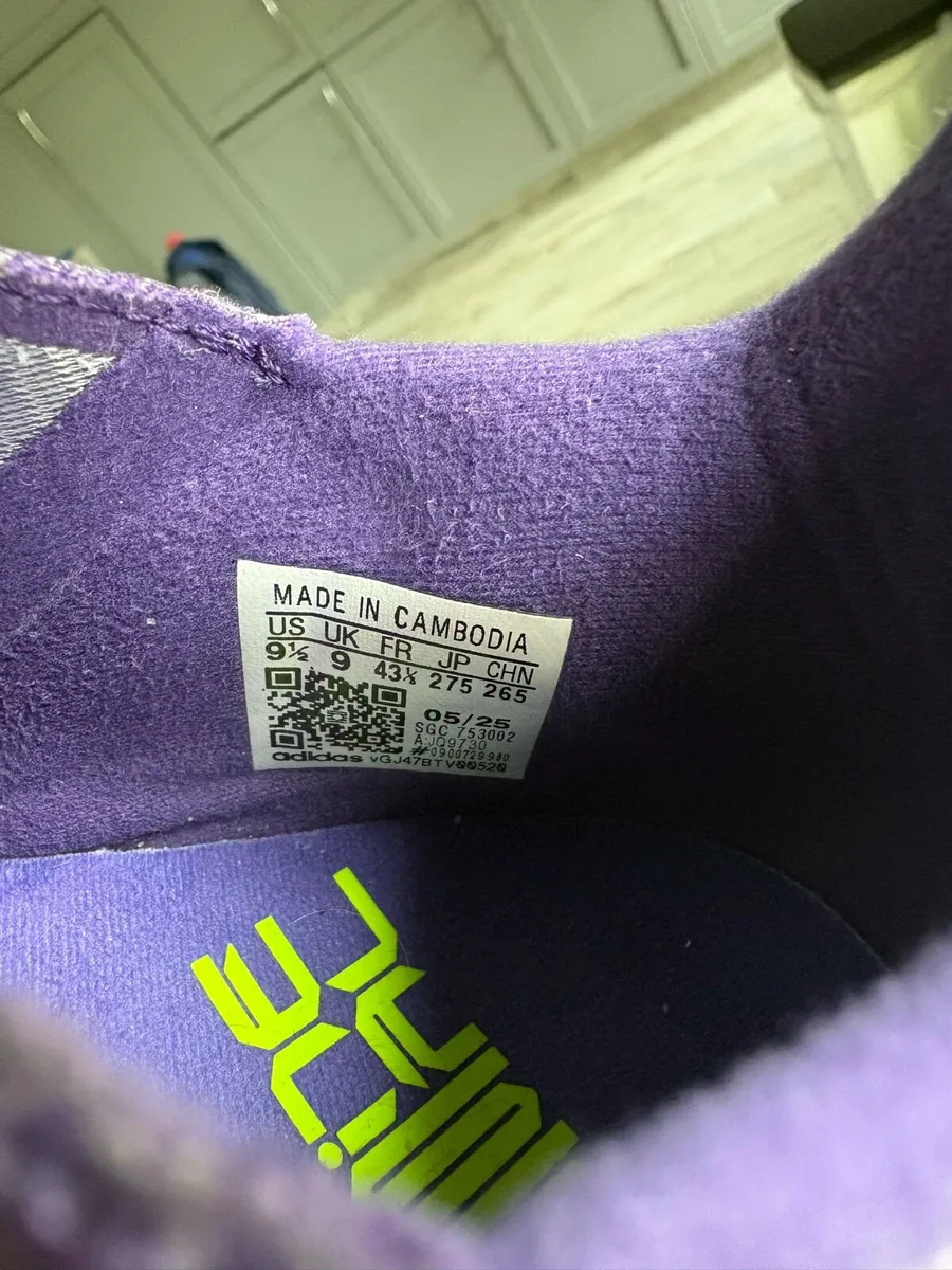 Adidas laceless boots - Image 4