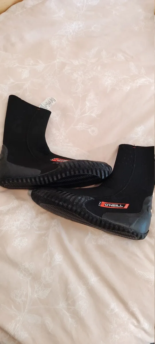 5mm Size 8 Surfing Boots - Image 1