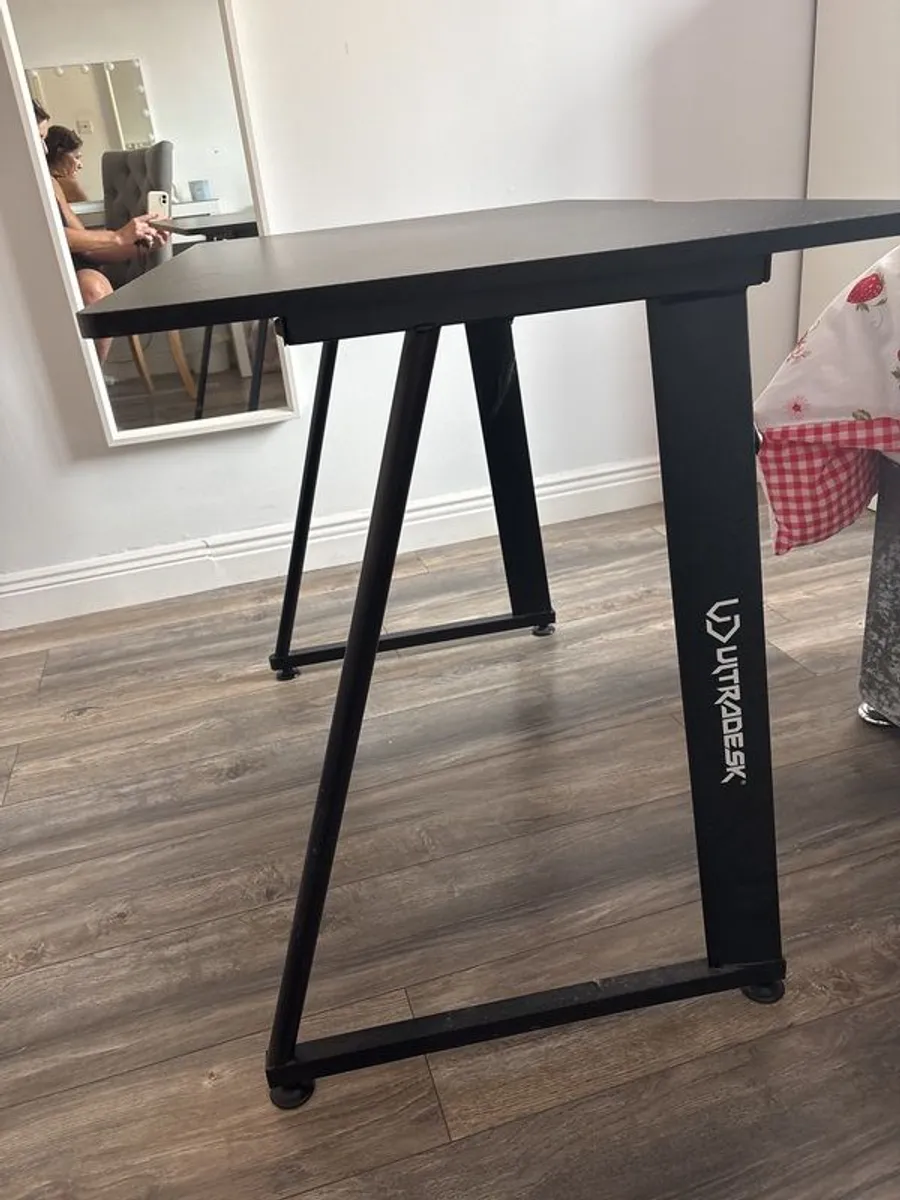 Gaming Table - Image 1