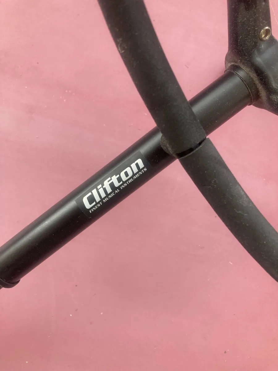 Guitar stand - Image 3