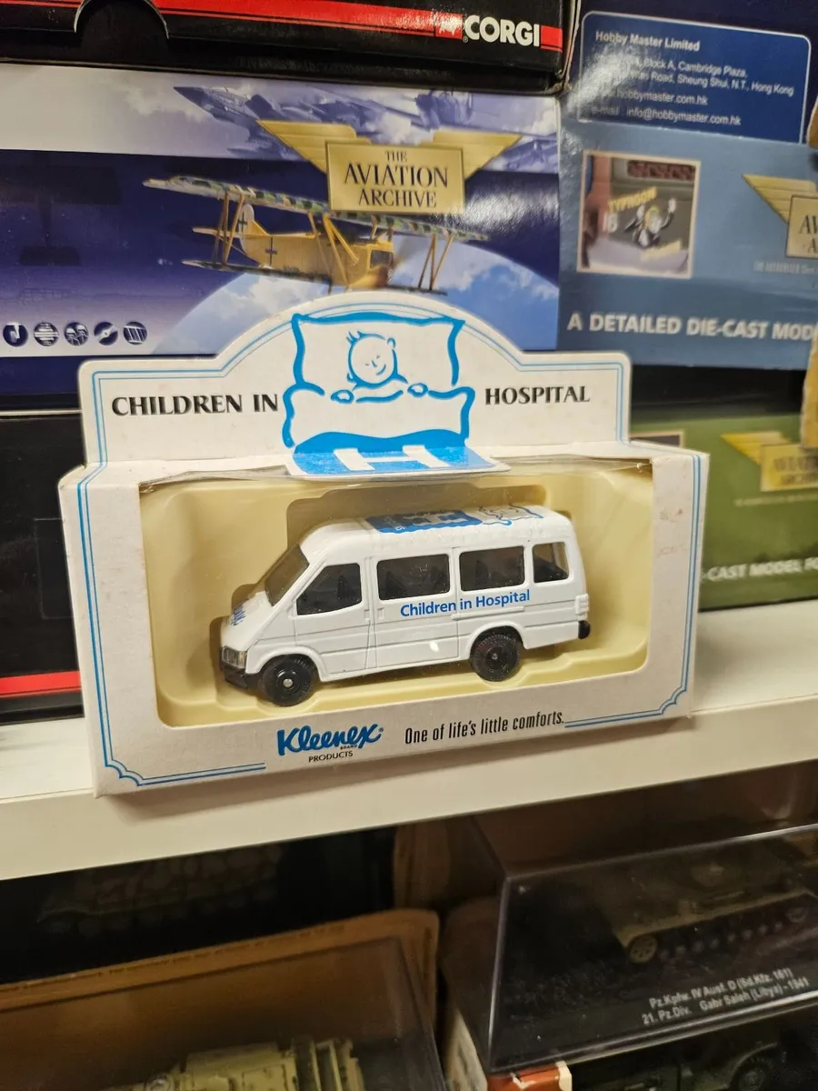 Corgi Lledo Ford Transit Minibus
