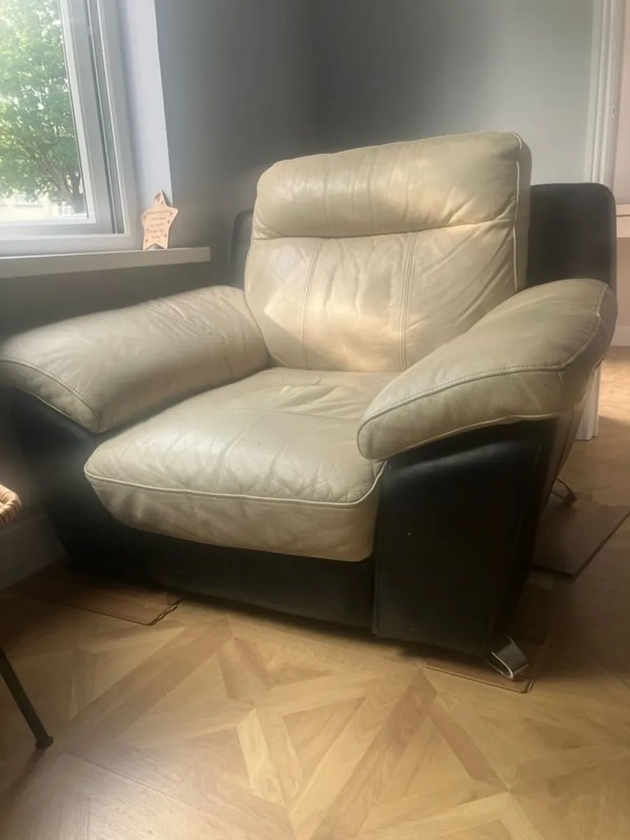 7 seater couch set plus poof. - Image 2