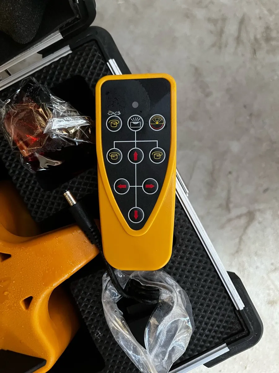New Laser Level staff and tripod - Free Delivery. - Image 3