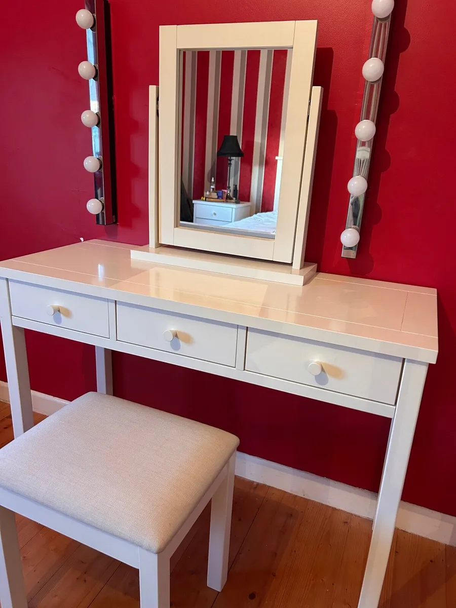 Vanity table - Image 2