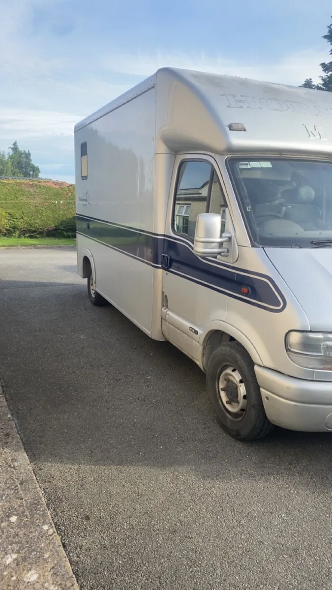 Horse box - Image 2
