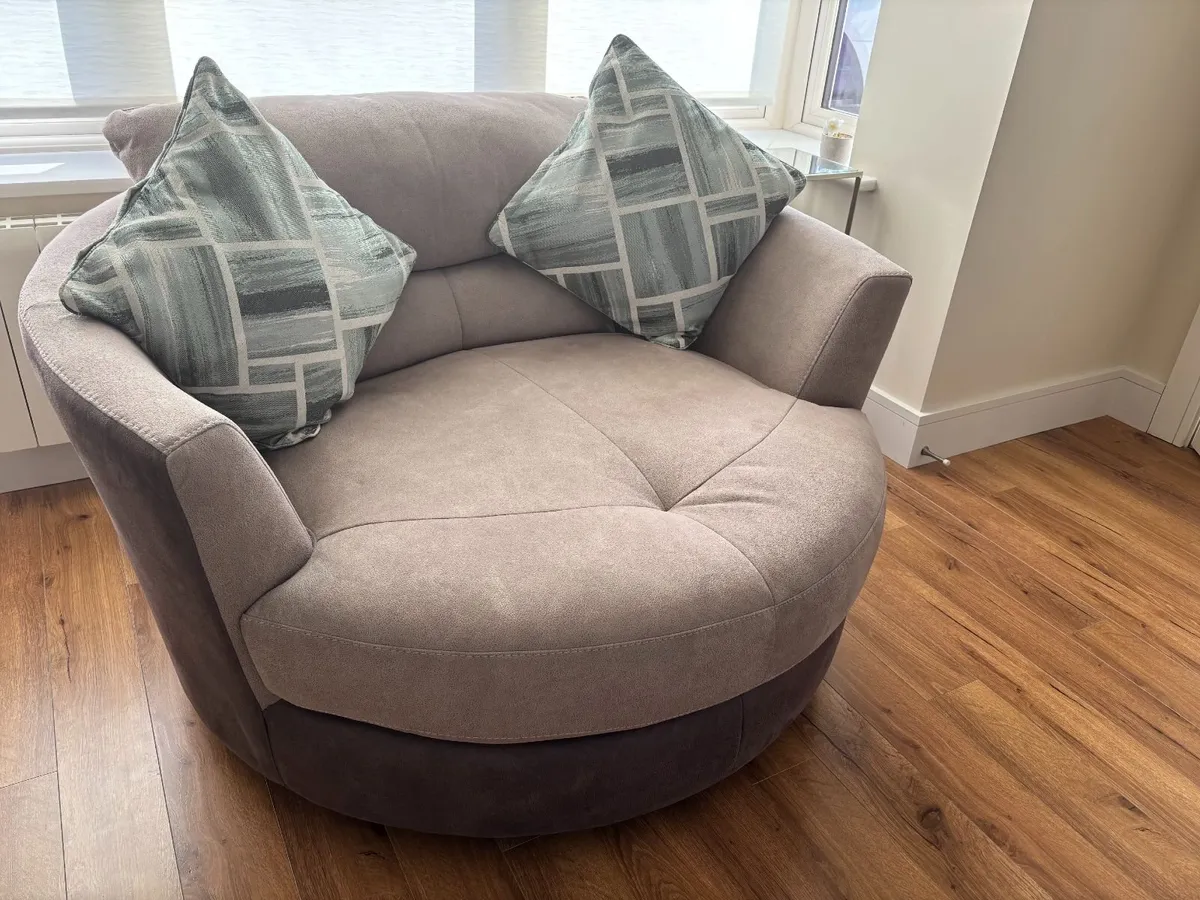couch - Image 1