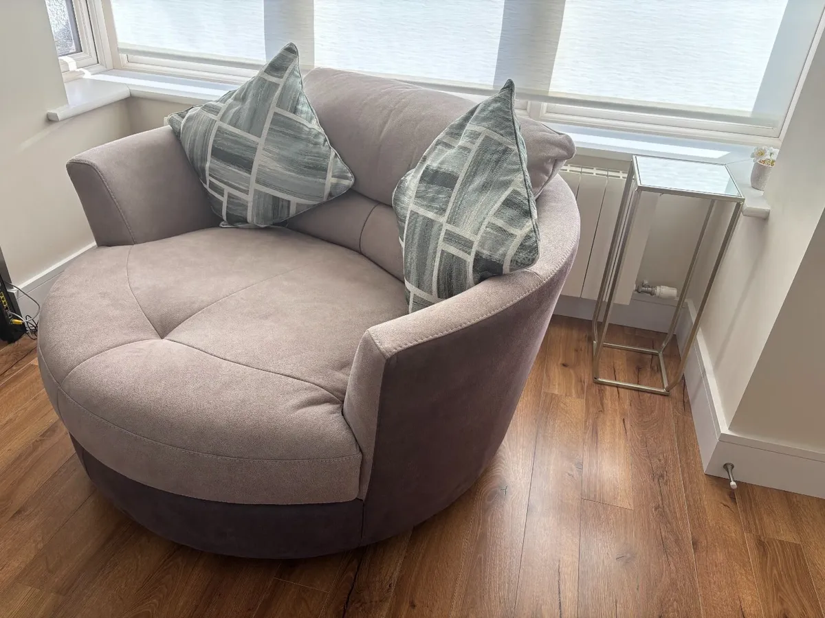 couch - Image 2