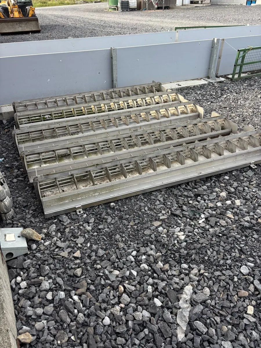 Pig feeders and stainless steel feed throughs - Image 3