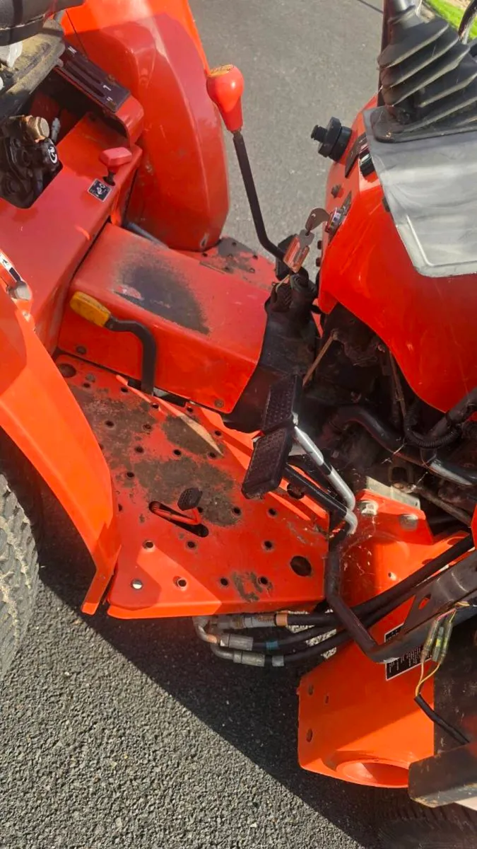 Kubota L3200 tractor - Image 4