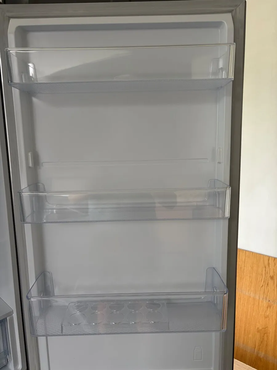 Samsung Classic Fridge Freezer with SpaceMax Tech - Image 2