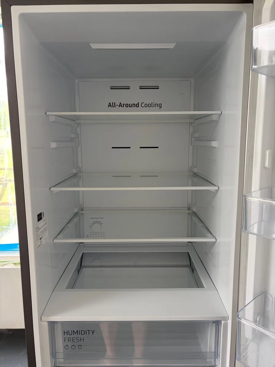 Samsung Classic Fridge Freezer with SpaceMax Tech - Image 4