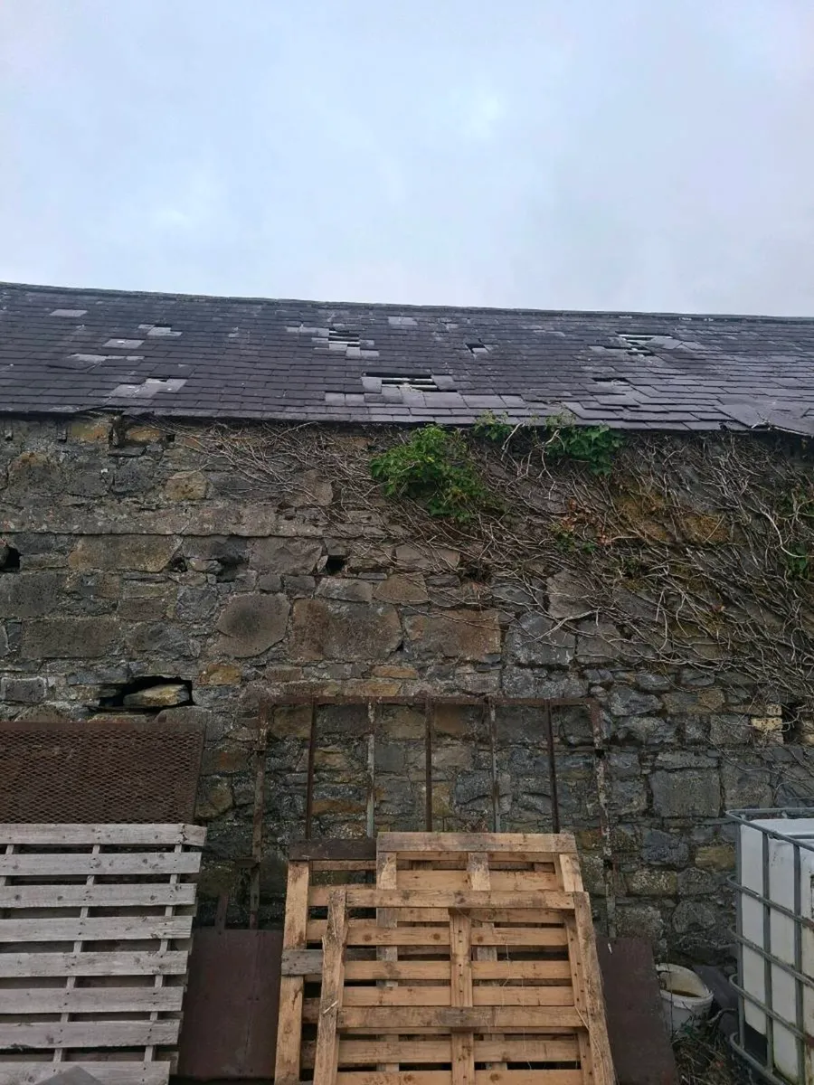 Old stone building - Image 3