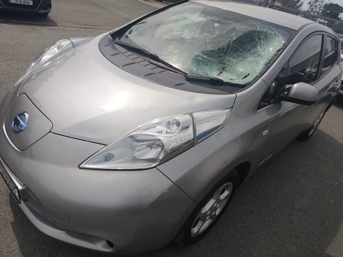2017 nissan leaf - Image 2