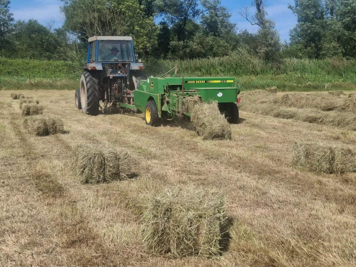 John Deere 359 Sq. Baler - Image 1
